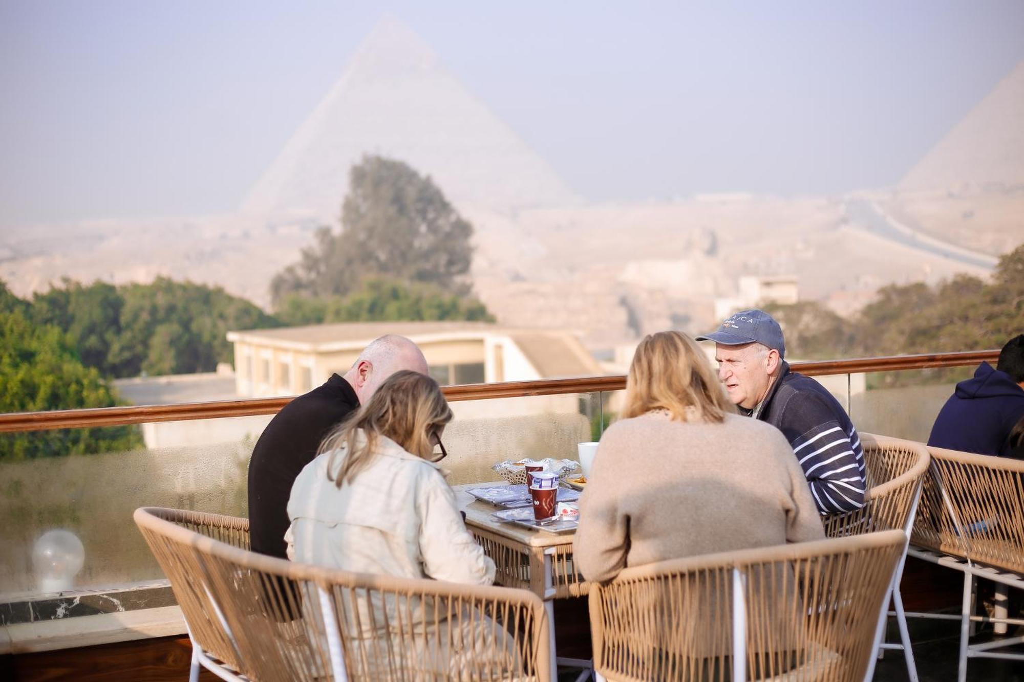 Tree Lounge Pyramids View Inn , Sphinx Giza Kafret el-Gabal 外观 照片